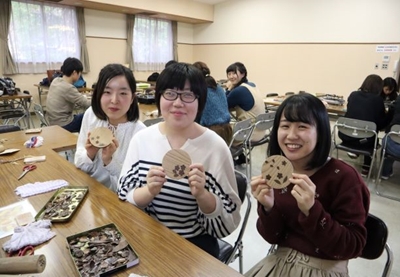 秋大医学部　仙北市とつながり隊カフェ　トークカフェとミニツアー（樺細工工芸体験）